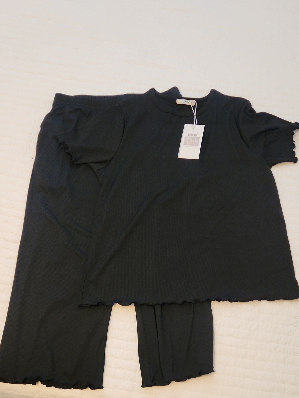 NWT Black Women's Short Sleeve/Capri Sleep Set